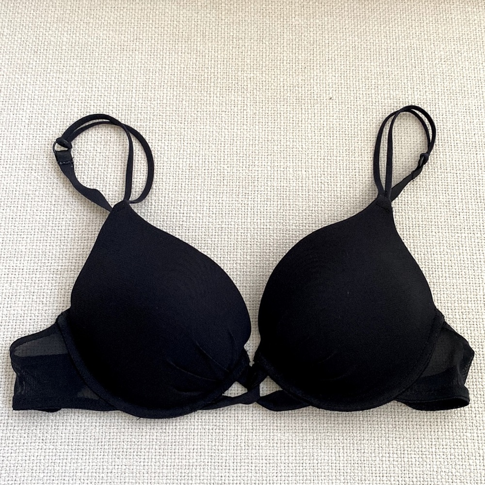 Black push-up bra